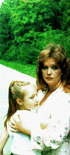 1981 г. С дочкой Кристиной