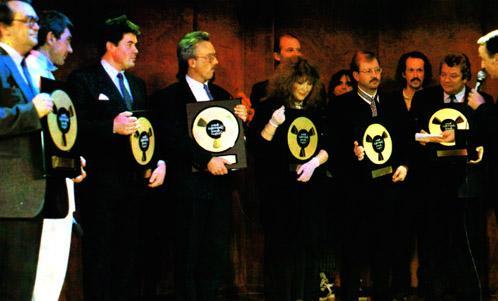 1988 г. Вручение золотого диска от фирмы Ампекс